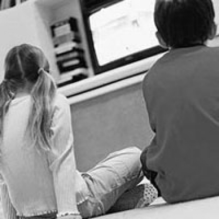 หมอกฤษดาแนะแก้ปัญหาเยาวชน ครอบครัว เด็กดูทีวี เล่นเกม 1 วัน ถึง 6 ชม.
 