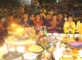 แซนโฎนตา เซ่นไหว้บรรพบุรุษ งานบุญปลอดน้ำเมา
