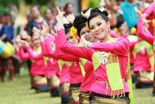 มรภ.นครปฐมเปิดเวทีศิลปะพืนบ้าน thaihealth