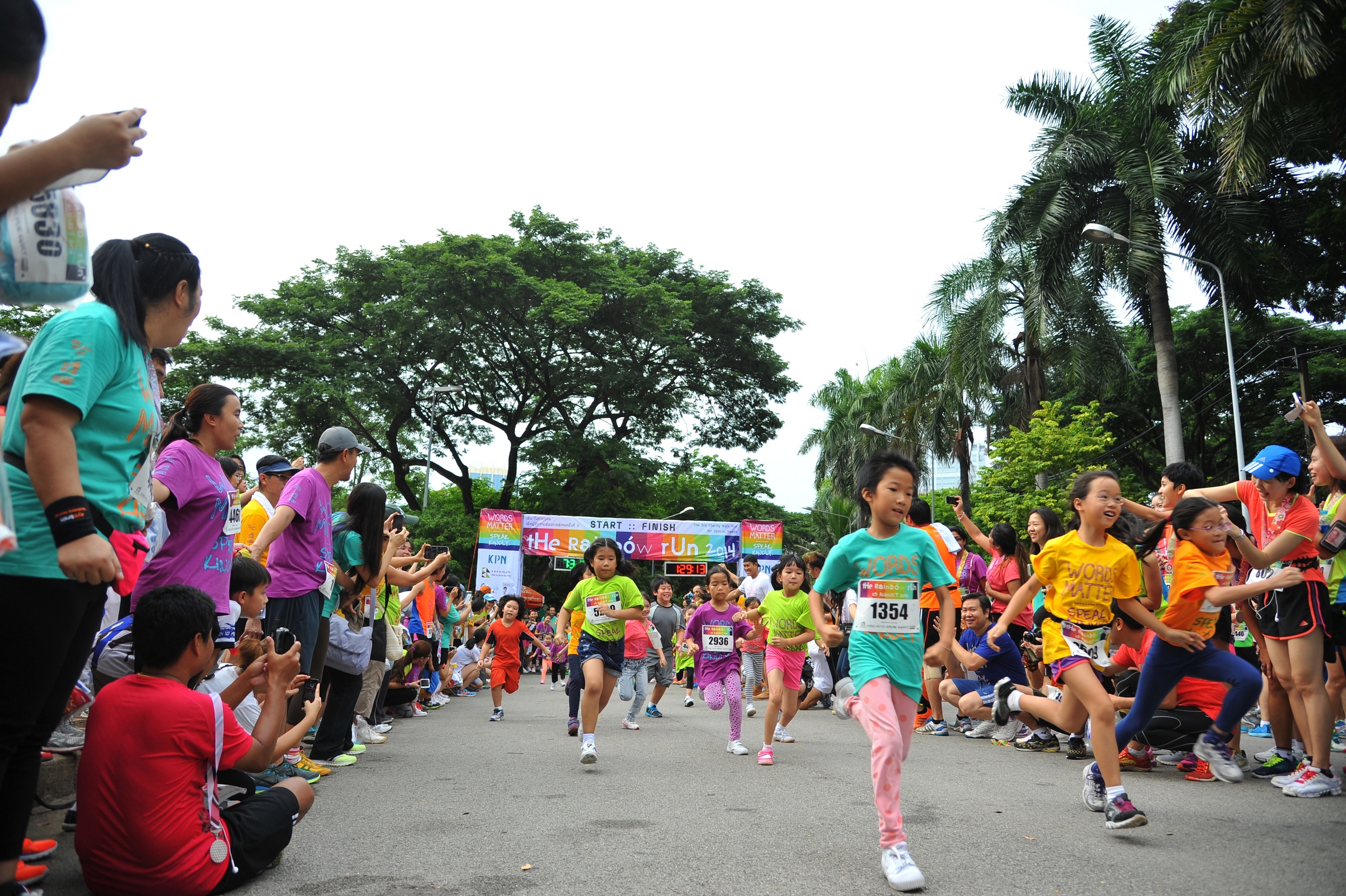 “นักวิ่งรวมตัวถักทอรุ้ง เพื่อเด็กพิเศษ” thaihealth