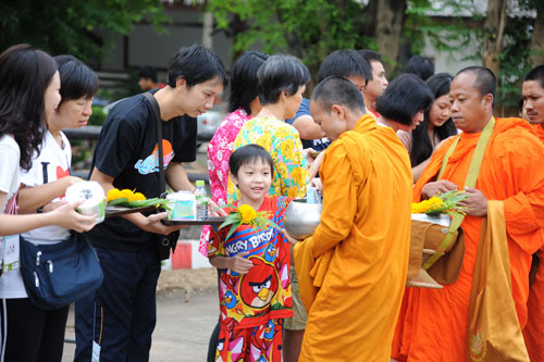 4 ข้อควรรู้ อาหารตักบาตร พระสุขภาพดี  thaihealth