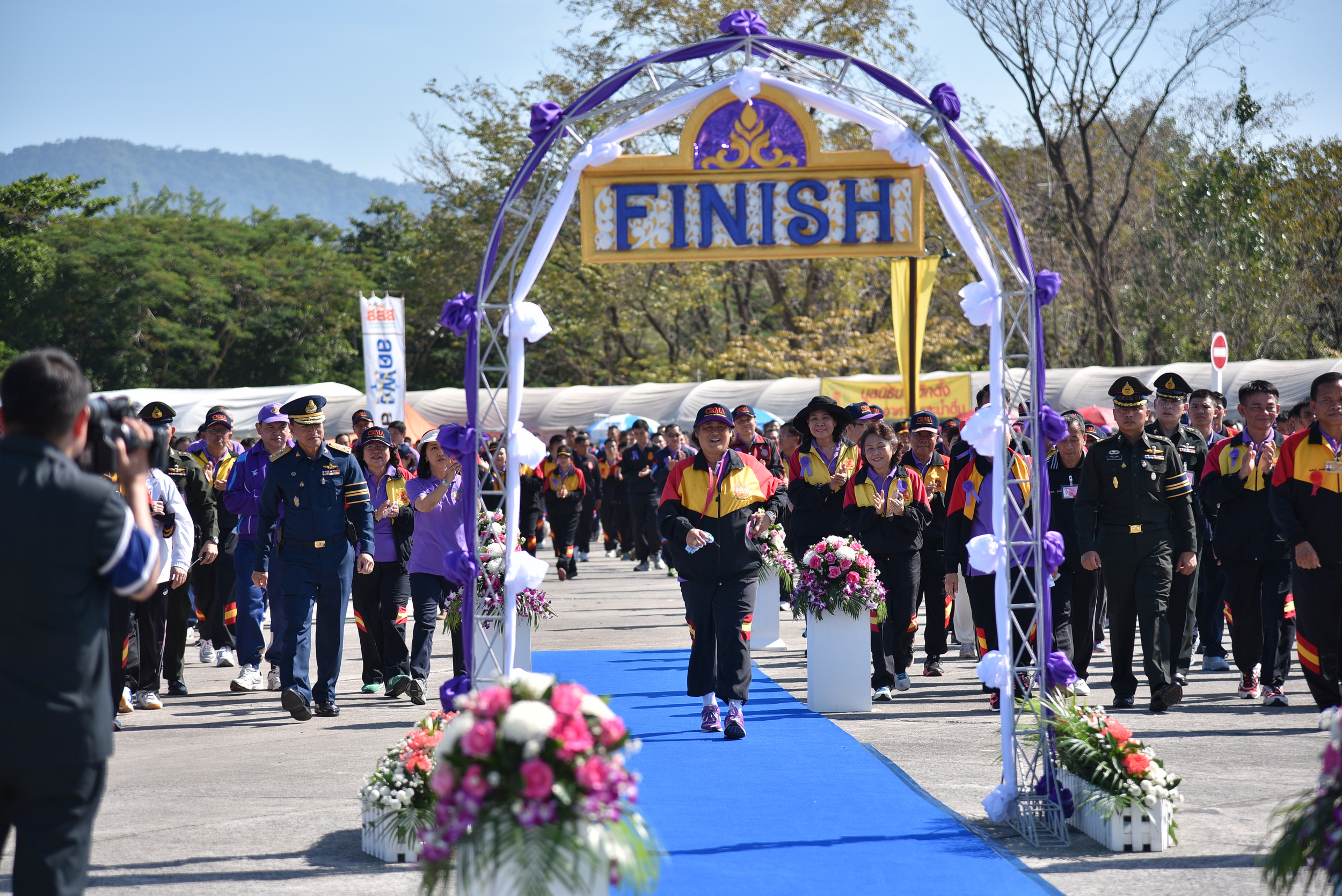 พระเทพฯ ทรงนำวิ่งเขาชะโงกฯ ปี58 thaihealth