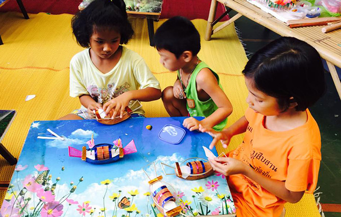 บ้านภูมิปัญญา เรือกระทงกาบมะพร้าว thaihealth