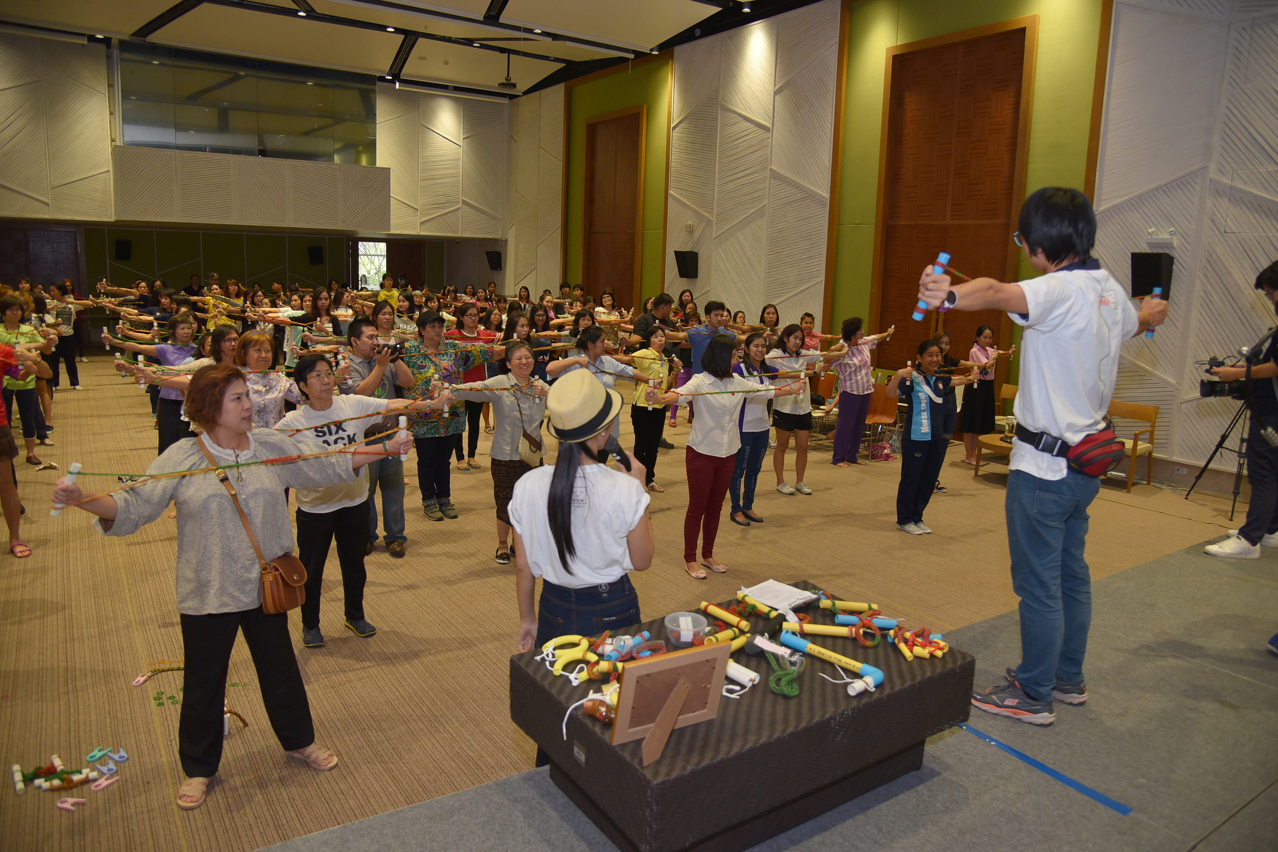 อาสาสร้างสุขส่งต่อ \'ยางยืด\' เพื่อผู้ป่วย ผู้สูงอายุ thaihealth