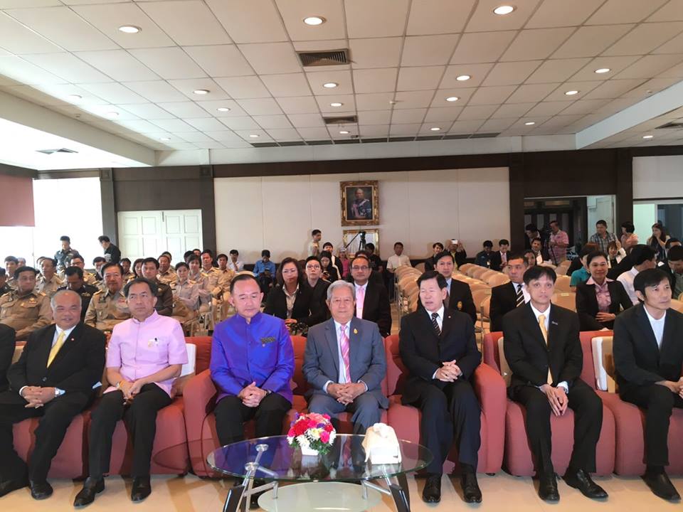 มอบโล่ 5 จังหวัดดีเด่น ปีใหม่ตายเป็นศูนย์ thaihealth