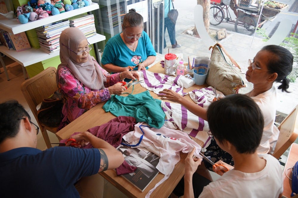 แปลงร่างเสื้อยืดเหลือใช้เป็นที่แขวนกระถางปลูกผัก thaihealth