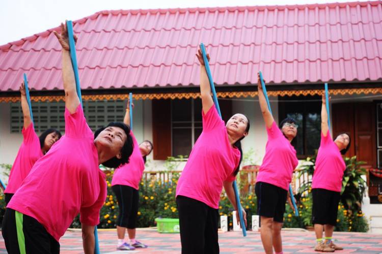 'ผู้สูงอายุบ้านขุนยวม' เฮฮา ออกกำลัง-ห่างไกลโรคภัย thaihealth