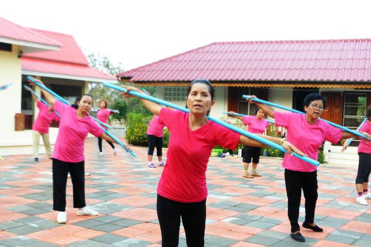 'ผู้สูงอายุบ้านขุนยวม' เฮฮา ออกกำลัง-ห่างไกลโรคภัย thaihealth