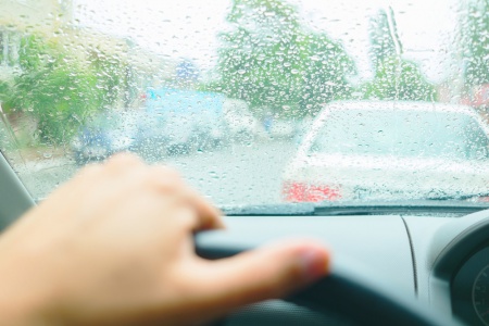 แนะผู้ขับขี่รู้หลักขับรถช่วงฝนตก  แนะผู้ขับขี่รู้หลักขับรถช่วงฝนตก เพิ่มความปลอดภัยในการเดินทาง