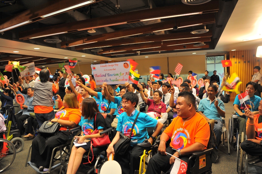 โบกธงขับเคลื่อนเมืองอารยสถาปัตย์ทั่วไทย thaihealth