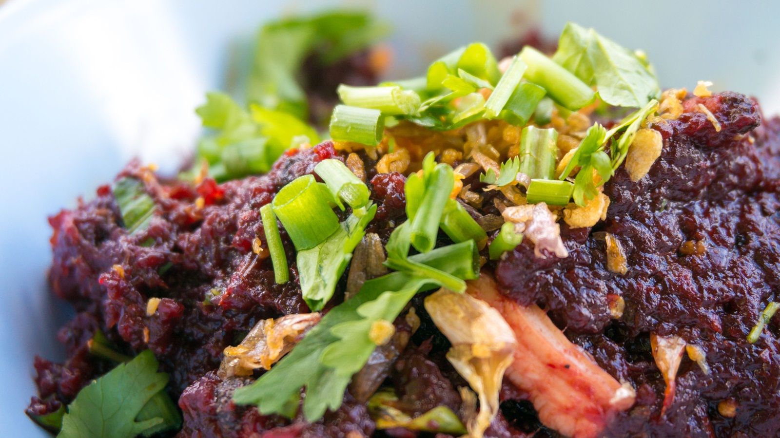 กินสุกๆดิบๆ เสี่ยงโรคไข้หูดับ thaihealth
