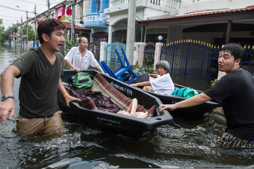 เกาะติดมวลน้ำ พร้อมรับอุทกภัย thaihealth