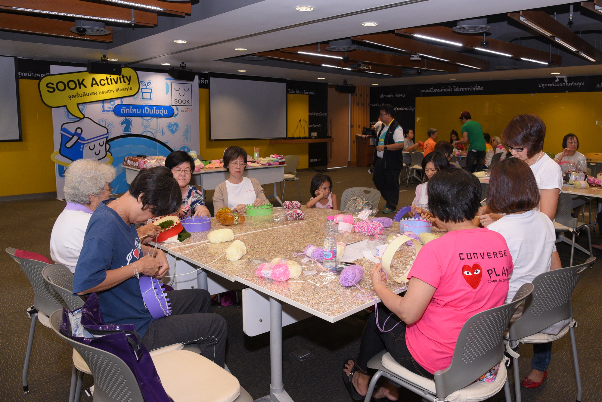 ปิดทองหลังพระ\'ถักไหมเป็นไออุ่น\' thaihealth