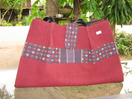 ผ้าทอลายกะเหรี่ยงโบราณ  ผลิตภัณฑ์ระดับห้าดาว thaihealth