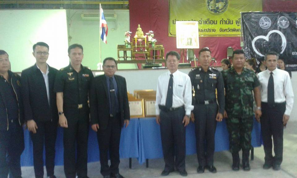 มอบเกียรติบัตร ‘คนหัวใจหินงดเหล้าครบพรรษา’ thaihealth