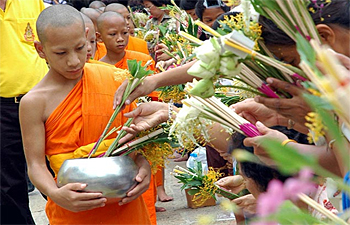 โพลล์เผยคนเชื่อทำบุญช่วยลดทอนกรรมได้