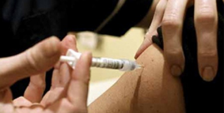 6 องค์กรแพทย์เสนอฉีดวัคซีนมะเร็งปากมดลูกเด็ก 12 ปีฟรี 6 องค์กรแพทย์ เสนอบรรจุ "วัคซีนมะเร็งปากมดลูก" เป็นวัคซีนพื้นฐานฉีดเด็กหญิงอายุ 12 ปีฟรีทุกคน เหตุเป็นมะเร็งทำหญิงไทยตายเป็นอันดับหนึ่ง แถมองค์การอนามัยโลกยอมรับคาดใช้งย 800 ล้านบาทต่อปี