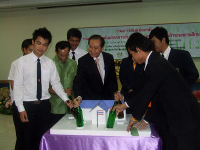 รมช.ศธ.รับคุมร้านเหล้ารอบมหาลัย