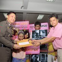 บุกสตช. ยื่นพ.ร.บ.ยุติความรุนแรงต่อผู้หญิงและเด็ก