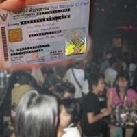 นศ.แห่ซื้อบัตรปชช.เก๊ หวังเที่ยวผับ