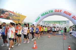 งาน Thai Health Day Run 2013 เมื่อวันที่ 5 มกราคม 2557 ที่ศูนย์ราชการเฉลิมพระเกียรติ 80พรรษา 5 ธันวาคม 2550 สำนักงานกองทุนสนับสนุนการสร้างเสริมสุขภาพ (สสส.) ร่วมกับ สมาพันธ์ชมรมเดิน วิ่งเพื่อสุขภาพไทย กรุงเทพมหานคร สำนักงานคณะกรรมการการศึกษาขั้นพื้นฐาน เครือข่ายชมรมจักรยาน สมาคมกีฬาไทยในพระบรมราชูปถัมภ์ ชมรมวิ่งเพื่อสุขภาพทุกชมรม ร่วมจัด “งาน Thai Health Day Run 2013” ภายใต้แนวคิด “ปีใหม่ ชีวิตใหม่” ถือเป็นของขวัญปีใหม่ที่ให้กับประชนชนด้วยการเริ่มต้นออกกำลังกาย ทำให้สุขภาพแข็งแรงตลอดไป

ดูรายละเอียดเพิ่มเติมได้ที่ http://goo.gl/RYtaFz