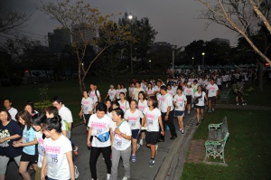 ประชาชนผู้รักสุขภาพมาร่วมงาน เดิน-วิ่ง อย่างคึกคัก