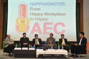 เสวนาในหัวข้อ From happy Workplace to happy AEC