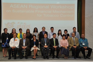 ASEAN Regional Workshop on Sustainable Funding for Tobacco Control เมื่อวันที่ 25 กันยายน 2557 ที่ผ่านมา ณ อาคารศูนย์เรียนรู้สุขภาวะ สำนักงานกองทุนสนับสนุนการสร้างเสริมสุขภาพ (สสส.) นพ.สมศักดิ์ ชุณหรัศมิ์ รัฐมนตรีช่วยว่าการกระทรวงสาธารณสุข เป็นประธานในการประชุมเชิงปฏิบัติการภูมิภาคอาเซียน เรื่องระบบงบประมาณที่ยั่งยืนเพื่อสนับสนุนการควบคุมยาสูบ (ASEAN Regional Workshop on Sustainable Funding for Tobacco Control) จัดโดย มูลนิธิเพื่อสังคมอาเซียนปลอดบุหรี่ (Southeast Asia Tobacco Control Alliance-SEATCA) ร่วมกับ สสส. โดยมีผู้เข่าร่วมประชุมกว่า 80 คน มาจากผู้บริหารจากกระทรวงสาธารณสุข กระทรวงการคลัง องค์การปกครองระดับท้องถิ่น นักวิชาการ จากประเทศในภูมิภาคเอเชียตะวันออกเฉียงใต้ 8 ประเทศ ได้แก่ ฟิลิปปินส์ อินโดนีเซีย มาเลเซีย เวียดนาม ลาว พม่า กัมพูชา และ สิงคโปร์ ตลอดจนผู้บริหารและผู้เชี่ยวชาญจากองค์กรนานาชาติ อาทิ องค์การอนามัยโลก ภูมิภาคแปซิฟิกตะวันตก (WHO-WPRO)  และมหาวิทยาลัยเมลเบิร์น ประเทศออสเตรเลีย

ดูรายละเอียดเพิ่มเติมได้ที่ http://goo.gl/nwY0EK