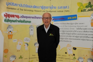 นพ.บรรลุ ศิริพานิช ประธานมูลนิธิสถาบันวิจัยและพัฒนาผู้สูงอายุไทย