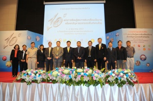 การประชุมวิชาการสุราระดับชาติ ครั้งที่ 8 เมื่อวันที่ 01- 02 ธันวาคม 2557 ที่ผ่านมา นพ.สมศักดิ์  ชุณหรัศมิ์  รัฐมนตรีช่วยว่าการกระทรวงสาธารณสุข เป็นประธานกล่าวเปิดการประชุมวิชาการสุราระดับชาติ ครั้งที่ 8 ณ โรงแรมเซ็นทราศูนย์ราชการฯ หัวข้อ “ทศวรรษแห่งการเรียนรู้และการขับเคลื่อนนโยบายเพื่อลดปัญหาแอลกอฮอล์ในสังคมไทย” จัดโดย ศูนย์วิจัยปัญหาสุรา(ศวส.) และ สำนักงานกองทุนสนับสนุนการสร้างเสริมสุขภาพ (สสส.) ว่า กระทรวงสาธารณสุขสนับสนุนนโยบายควบคุมเครื่องดื่มแอลกอฮอล์และผลักดันให้เกิดพ.ร.บ.ควบคุมเครื่องดื่มแอลกอฮอล์ พ.ศ.2551 เพื่อลดการดื่ม ลดอันตรายจากการดื่ม เช่น อุบัติเหตุ ความรุนแรง และสุขภาพ

ดูรายละเอียดเพิ่มเติมได้ที่ http://goo.gl/soma27