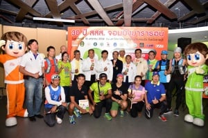  สสส.จอมบึงมาราธอน Thai Health ChomBueng Marathon 2015 เมื่อวันที่ 23 ธันวาคม 2557 ที่ผ่านมา ณ ห้องแสดงนิทรรศการ Let’s go green ศูนย์เรียนรู้สุขภาวะ ทพ.กฤษดา เรืองอารีย์รัชต์ ผู้จัดการกองทุนสนับสนุนการสร้างเสริมสุขภาพ (สสส.) กล่าวในงานแถลงข่าว สสส. จอมบึงมาราธอน Thai Health ChomBueng Marathon 2015 ชิงถ้วยรางวัลพระราชทานสมเด็จพระเทพรัตนราชสุดา ฯ สยามบรมราชกุมารี ว่า สสส.ร่วมกับมูลนิธิวิทยาลัยครูหมู่บ้านจอมบึง สมาพันธ์ชมรมเดินวิ่งเพื่อสุขภาพไทย และภาคีเครือข่าย จัดงาน  “สสส. จอมบึงมาราธอน ครั้งที่ 30”  ขึ้นในวันอาทิตย์ที่ 18 ม.ค. 2558 ณ มหาวิทยาลัยราชภัฎหมู่บ้านจอมบึง จังหวัดราชบุรี โดยจัดต่อเนื่องเป็นปีที่ 30 แล้ว ถือเป็นกิจกรรมวิ่งมาราธอนที่เป็นตำนานของไทยและเป็นการรวมพลครั้งสำคัญของเหล่านักวิ่งทุกเพศทุกวัย ภายใต้แนวคิด “ลดพุงลดโรค” ซึ่งทาง สสส. รณรงค์ให้ความรู้ ความเข้าใจกับประชาชนอย่างต่อเนื่อง

ดูรายละเอียดเพิ่มเติมได้ที่ http://goo.gl/QJkQGv