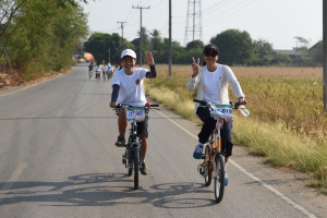 บรรยากาศการแข่งขันปั่นจักรยานเพื่อสุขภาพเส้นทาง (สำหรับกลุ่มผู้สูงอายุ) 