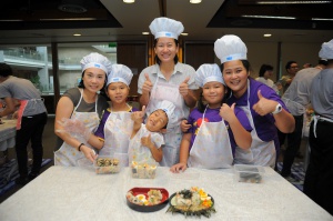 กิจกรรม We love cooking เมื่อวันที่ 04 เมษายน 2558 ที่ผ่านมา ศูนย์เรียนรู้สุขภาวะ สำนักงานกองทุนสนับสนุนการสร้างเสริมสุขภาพ สสส. จัดกิจกรรมเข้าค่ายปิดเทอม SOOK Kiddy & Family Camp แคมป์ We Love Cooking โดยมีเชฟอาร์ม กรวิทย์ ผู้เชี่ยวชาญจากช่อง foodtravel.tv มาสอนวิธีการทำอาหารเช้าอร่อยๆ และดีต่อสุขภาพภายใน 5-10 นาที ง่ายๆ ในช่วงวันหยุดปิดเทอม 

สำหรับเยาวชนที่มีอายุตั้งแต่ 6-13 ปี และครอบครัวที่สนใจ เข้าร่วมในค่ายปิดเทอม SOOK Kiddy & Family Camp สามารถสอบถามรายละเอียดเพิ่มเติมได้ที่ ศูนย์เรียนรู้สุขภาวะ (สสส.)
http://www.thaihealthcenter.org
โทรศัพท์ 083-0981804-7
หรือ http://www.knowledgefield.com