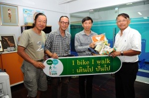 ผู้บริหาร สสส. เยี่ยมภาคีเครือข่ายชมรมจักรยานเพื่อสุขภาพแห่งประเทศไทย เมื่อวันที่ 14 พฤษภาคม 2558 ที่ผ่านมา ทพ.กฤษดา เรืองอารีย์รัชต์ ผู้จัดการสำนักงานกองทุนสนับสนุนการสร้างเสริมสุขภาพ (สสส.) พร้อมด้วยทีมงาน เดินทางเยี่ยมเยือน ชมรมจักรยานเพื่อสุขภาพแห่งประเทศไทย(TCC) เพื่อพบปะและร่วมแลกเปลี่ยนพูดคุยถึงแนวทางดำเนินงานในการเสริมสร้างศักยภาพการทำงาน

ดูรายละเอียดเพิ่มเติมได้ที่ http://goo.gl/YS0GFN