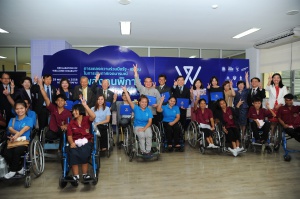 MOU รัฐ-เอกชนประกาศเจตนารมณ์ “พลังคนพิการ: หุ้นส่วนธุรกิจสร้างสรรค์สังคม”  เมื่อวันที่ 29 พฤษภาคม 2558 ที่ผ่านมา กระทรวงแรงงาน สำนักงานกองทุนสนับสนุนการสร้างเสริมสุขภาพ (สสส.) และ Workability Thailand  ร่วมกับเครือข่ายองค์กรภาคธุรกิจและการศึกษาชั้นนำริเริ่มโครงการประกาศเจตนารมณ์หลักการ “พลังคนพิการ: หุ้นส่วนธุรกิจสร้างสรรค์สังคม” (Declaration of Welcome Disability) เพื่อรณรงค์การสร้างเจตคติและความตระหนักรู้เชิงสร้างสรรค์ต่อคนพิการในฐานะพลเมืองของสังคมที่มีความสามารถสร้างสรรค์คุณค่าต่อสังคม เป็นการสร้างโอกาสให้คนพิการเป็นพลังและหุ้นส่วนทางสังคม ตลอดจนเป็นการส่งเสริมการมีงานทำของคนพิการ ซึ่งสอดคล้องกับนโยบายของรัฐบาล “คนไทยทุกคนต้องมีงานทำ” ที่หมายรวมถึงคนพิการและผู้ด้อยโอกาสด้วย ณ ณ ห้องรับรอง ชั้น 5 อาคารกระทรวงแรงงาน

ดูรายละเอียดเพิ่มเติมได้ที่ http://goo.gl/64LqxZ