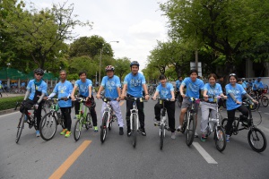 Bike for Mom ปั่นเพื่อแม่ เมื่อวันที่ 16 สิงหาคม 2558 ที่ผ่านมา กทม.ชวนประชาชนร่วมปั่นจักรยาน “Bike for Mom ปั่นเพื่อแม่”เฉลิมพระเกียรติสมเด็จพระนางเจ้าฯ พระบรมราชินีนาถ เนื่องในโอกาสมหามงคลเฉลิมพระชนมพรรษา 83 พรรษา  เวลา 15.00 น. เป็นต้นไป เส้นทางเริ่มต้นจากลานพระราชวังดุสิตถึงกรมทหารราบที่ 11 รักษาพระองค์ รวมระยะทางไป – กลับ 43 กม

ดูรายละเอียดเพิ่มเติมได้ที่ http://goo.gl/R5zgY4
