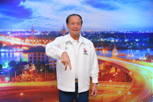 นายธัชพล จิโรจน์วีรภัทร ประธานสมาพันธ์ชมรมเดิน-วิ่งเพื่อสุขภาพไทย
