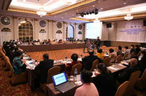 การดูแลผู้สูงอายุสูงอายุในช่วงโควิด-19 เนื่องในวันผู้สูงอายุสากล เมื่อวันที่ 29 กันยายน ที่โรงแรมแมนดาริน มูลนิธิสถาบันวิจัยและพัฒนาผู้สูงอายุไทย จัดเวทีอภิปราย “การดูแลผู้สูงอายุสูงอายุในช่วงวิกฤต...บทเรียนจากไทยและต่างประเทศเพื่ออนาคต” เนื่องในวันผู้สูงอายุสากล ซึ่งตรงกับวันที่  1  ต.ค.ของทุกปี พร้อมกับนำเสนอบทเรียนจากไทยและต่างประเทศในการดูแลผู้สูงอายุในช่วงวิกฤต โดย ศ.ศศิพัฒน์ ยอดเพชร ผู้ทรงคุณวุฒิด้านสังคมศาสตร์ ในคณะกรรมการผู้สูงอายุแห่งชาติ

ดูรายละเอียดเพิ่มเติมได้ที่ https://bit.ly/3d5Njid