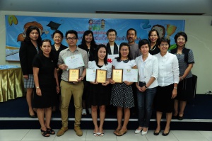 พิธีมอบรางวัลสำหรับผู้ชนะเลิศในโครงการ“สื่ออ่านสร้างสุขเพื่อเด็ก LD” เมื่อวันที่ 1 พฤศจิกายน 2556 แผนงานสร้างเสริมวัฒนธรรมการอ่าน สสส. จัดพิธีมอบรางวัลสำหรับผู้ชนะเลิศในโครงการ “สื่ออ่านสร้างสุขเพื่อเด็ก LD” โดยได้รับเกียรติจาก รศ.ประภาภัทร นิยม กรรมการบริหารแผนคณะที่ 5 สำนักงานกองทุนสนับสนุนการสร้างเสริมสุขภาพ (สสส.) เป็นผู้มอบรางวัล พร้อมโล่รางวัลและของที่ระลึก

ดูรายละเอียดเพิ่มเติมได้ที่ http://goo.gl/Mnb4Lp