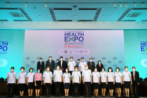 แถลงข่าวการจัดงาน Thailand International Health Expo 2022 เมื่อวันที่ 3 มีนาคม 2565 ที่ กรมสนับสนุนบริการสุขภาพ นายอนุทิน ชาญวีรกูล รองนายกรัฐมนตรีและรัฐมนตรีว่าการกระทรวงสาธารณสุข พร้อมด้วย ดร.สาธิต ปิตุเตชะ รัฐมนตรีช่วยว่าการกระทรวงสาธารณสุข นพ.ธเรศ กรัษนัยรวิวงค์ อธิบดีกรมสนับสนุนบริการสุขภาพ นายอภิชัย ฉัตรเฉลิมกิจ รองผู้ว่าการด้านสินค้าและธุรกิจท่องเที่ยว การท่องเที่ยวแห่งประเทศไทย (ททท.) นายจิรุตถ์ อิศรางกูร ณ อยุธยา ผู้อำนวยการสำนักงานส่งเสริมการจัดประชุมและนิทรรศการ (องค์การมหาชน) ดร.สุปรีดา อดุลยานนท์ ผู้จัดการกองทุนสนับสนุนการส่งเสริมสุขภาพ (สสส.) ภญ.ศิริกุล เมธีวีรังสรรค์ รองผู้อำนวยการองค์การเภสัชกรรม (อภ.) และผู้บริหารโรงพยาบาลและสถานประกอบการ ร่วมแถลงข่าวการจัดงาน Thailand International Health Expo 2022 ภายใต้แนวคิด “สร้างสุขภาพ เสริมเศรษฐกิจ เพื่อคุณภาพชีวิตประชาชน” นอกจากนี้ได้รับเกียรติจากเลขาธิการองค์การอนามัยโลก (WHO) (Dr. Tedros Adhanom Ghebreyesus) ร่วมประกาศความเชื่อมั่นในสถานการณ์โรคโควิด-19 และระบบวัคซีนของโลก

ดูรายละเอียดเพิ่มเติมได้ที่ https://bit.ly/3HHWa7r