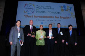 พิธีปิดการประชุมนานาชาติด้านการสร้างเสริมสุขภาพ ครั้งที่ 21 เมื่อวันที่ 29 สิงหาคม 2556 ที่ผ่านมา ที่ศูนย์ประชุมพีช พัทยา จ.ชลบุรี ในพิธีปิดการประชุมนานาชาติด้านการสร้างเสริมสุขภาพ ครั้งที่ 21  (The 21th IUHPE World Conference on Health Promotion 2013) จัดโดยสำนักงานกองทุนสนับสนุนการสร้างเสริมสุขภาพ (สสส.) ร่วมกับ สมาพันธ์นานาชาติด้านการสร้างเสริมสุขภาพและสุขศึกษา (IUHPE) มีพิธีมอบรางวัลผู้นำสร้างเสริมสุขภาพดีเด่นให้แก่บุคคลที่มีผลงานเป็นประจักษ์แก่สังคมในด้านการสร้างเสริมสุขภาพ ซึ่งนับเป็นการริเริ่มการมอบรางวัลครั้งแรกของการประชุมนี้ และมีผู้แทนองค์กรเจ้าภาพการประชุมนานาชาติฯครั้งที่ 22 กล่าวเชิญชวนเข้าร่วมการประชุมในอีก 3 ปีข้างหน้า

ดูรายละเอียดเพิ่มเติมได้ที่ http://www4.thaihealth.or.th/healthcontent/situations/36216
http://www4.thaihealth.or.th/healthcontent/situations/14005
