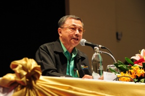 นพ.วิชัย โชควิวัฒน ประธานกรรมการบริหารแผนฯคณะที่ 2 สสส. ประธานสมาคมสภาผู้สูงอายุแห่งประเทศไทย