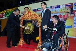 ผู้ว่าราชการกรุงเทพมหานคร ประธานในพิธี ตีฆ้องพิธีเปิดการแข่งขันวีลแชร์บาสเกตบอลรายการ
IWBF ASIA OCEANIA CHAMPIONSHIP , 2013