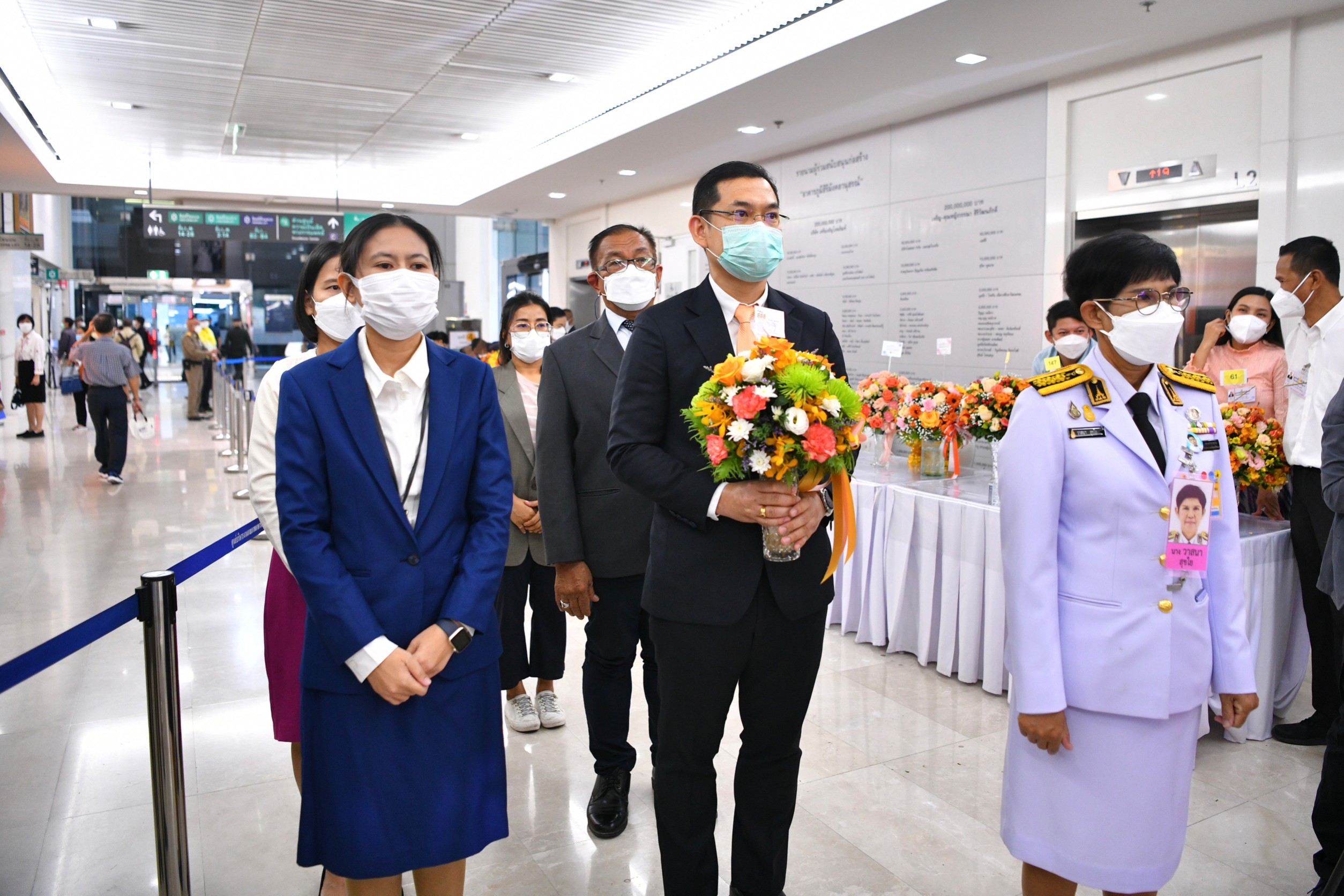 05-ร่วมลงนามถวายพระพรฯ