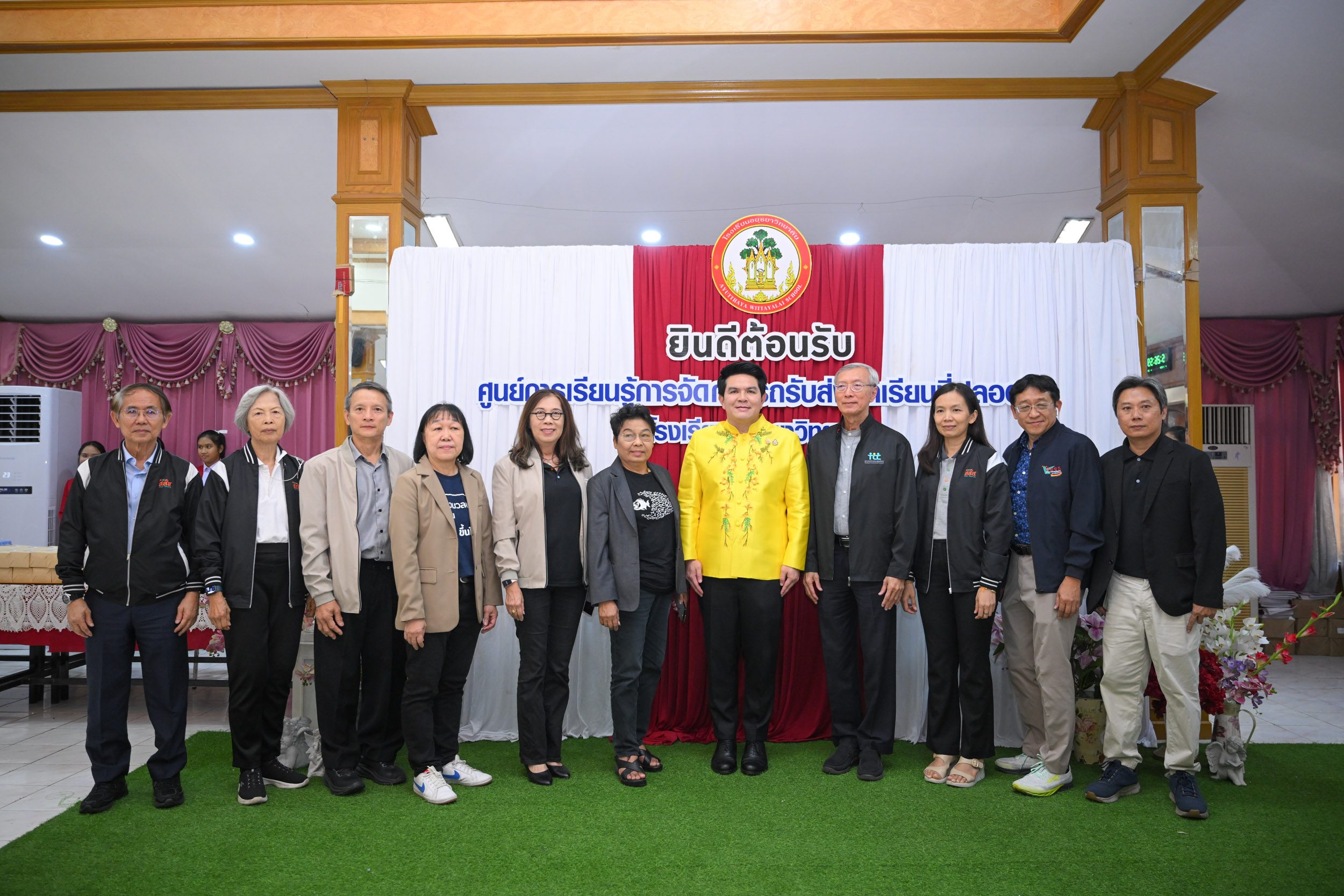 รถรับส่งนักเรียน