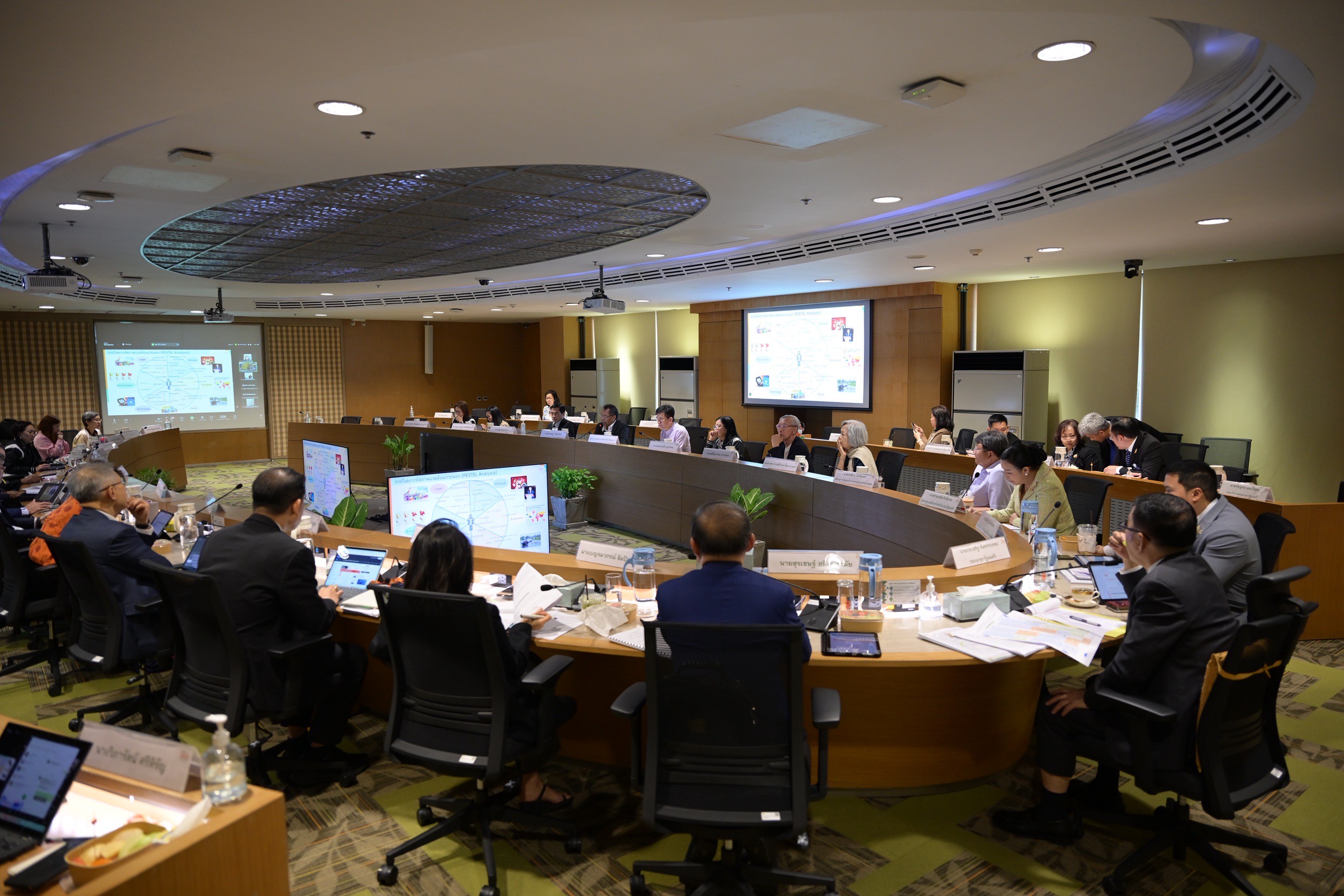 ภาพการประชุมกรรมการกองทุนฯ ครั้งที่ 4/2568 ว่า ที่ประชุมรับทราบการจัดตั้ง “ภาคีอาสา” 