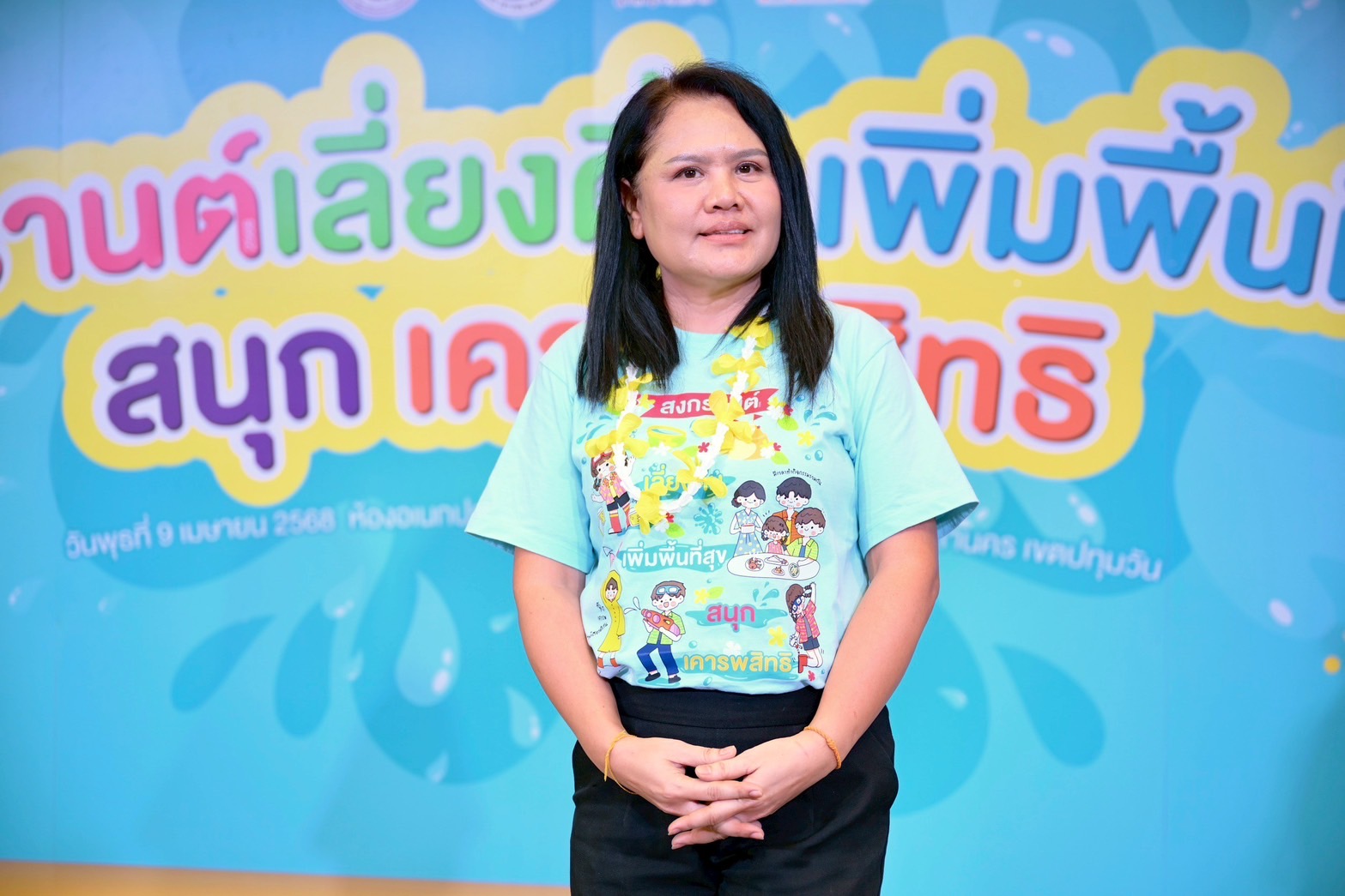 ภาพนางสาวอังคณา อินทสา มูลนิธิหญิงชายก้าวไกล