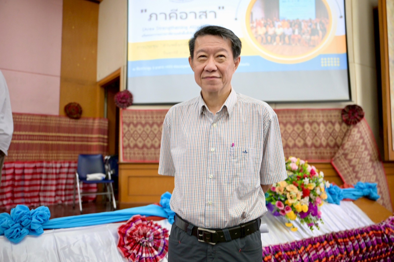 ภาพบุคคล  ผศ.ดร.วิบูลย์ วัฒนนามกุล สมัชชาสุขภาพจังหวัดขอนแก่นและคณะทำงานภาคีอาสาจังหวัดขอนแก่น