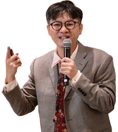นายสันติชัย อาภรณ์ศรี บรรณาธิการบริหาร Rocket Media Lab บริษัท ร็อกเกต มีเดีย แล็บ จำกัด 