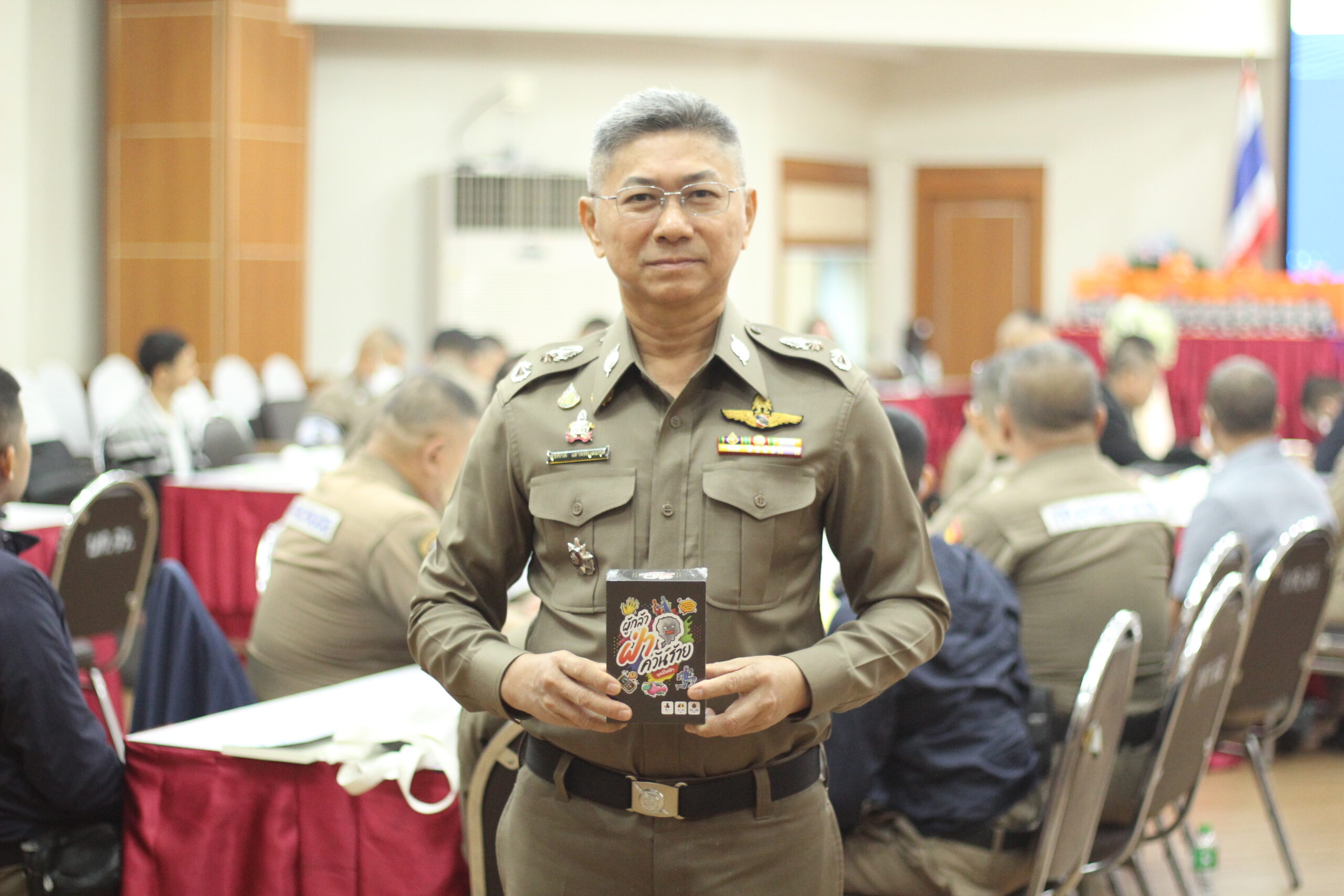 พล.ต.ต.ดร.สุรศักดิ์ เลาหพิบูลย์กุล อาจารย์ (สบ 6) กลุ่มงานอาจารย์ กองบัญชาการศึกษา สำนักงานตำรวจแห่งชาติ และหัวหน้าโครงการส่งเสริมความปลอดภัยในเด็ก และเยาวชน “บุหรี่ไฟฟ้าคือภัย สวมหมวกนิรภัยคือทางรอด” สนับสนุนโดยสสส.